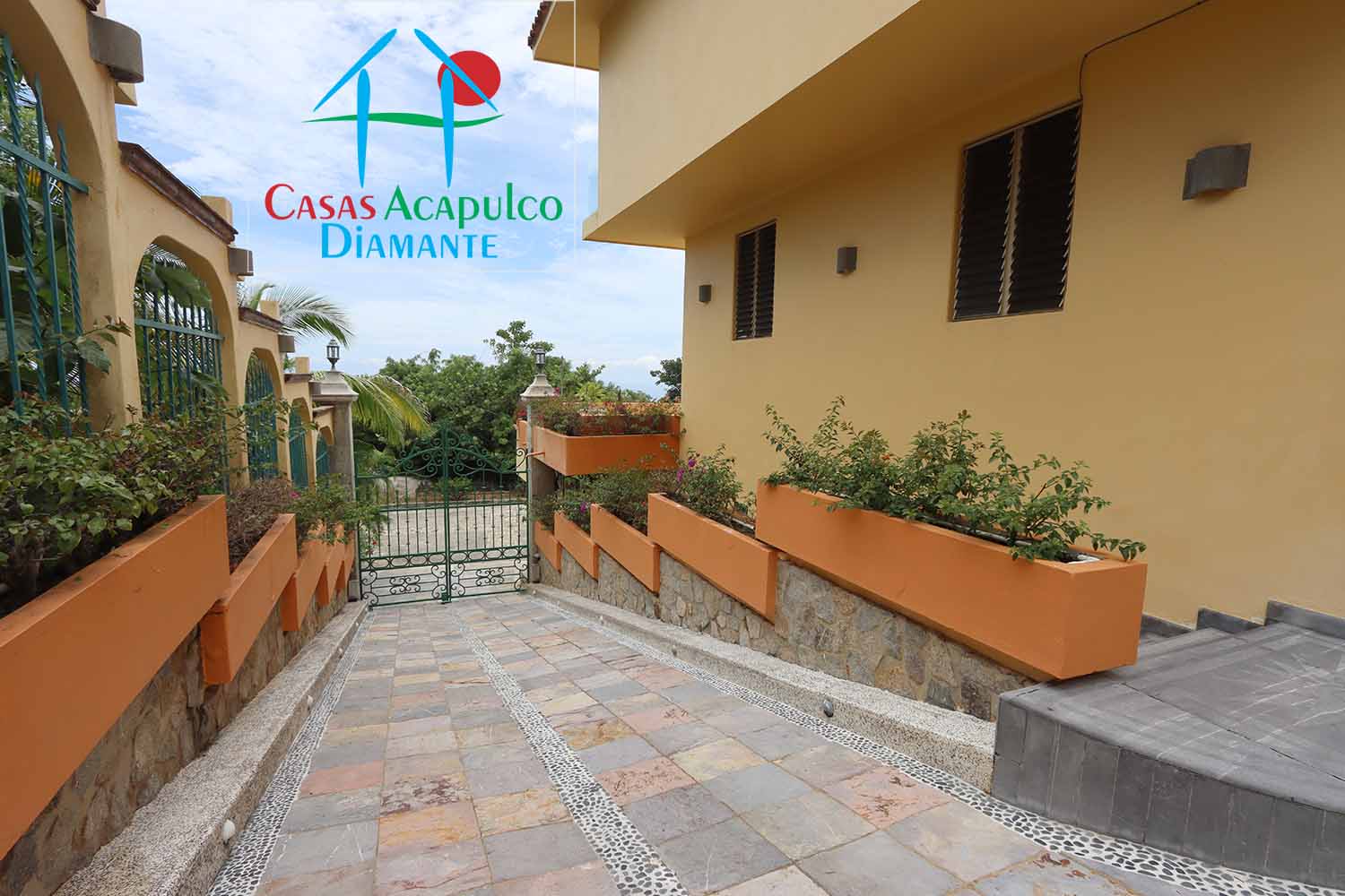 Casa Mari - Patio de recepción 2